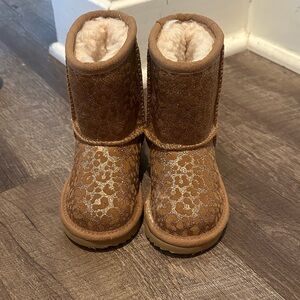 UGG Kids Boots in Brown and Gold